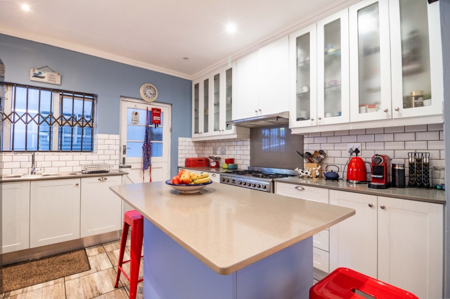 4 Bedroom Property for Sale in Rondebosch East Western Cape